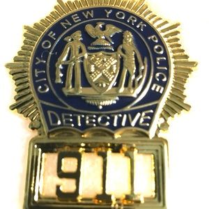 Replica commemorative 911 collectible NYPD POLICE DETECTIVE BADGE.